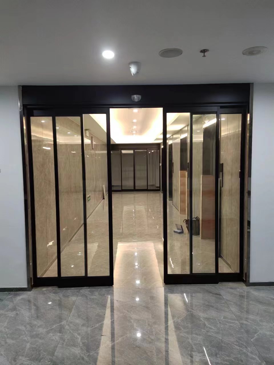 淮安区玻璃伸缩门